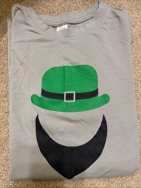 St. Patricks Day Green Hat Graphic Tee - Grey